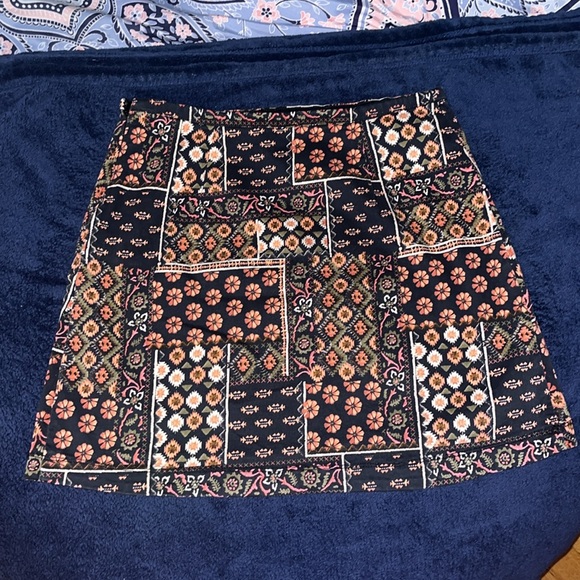 hollister Patterned Mini Skirt - Picture 4 of 4